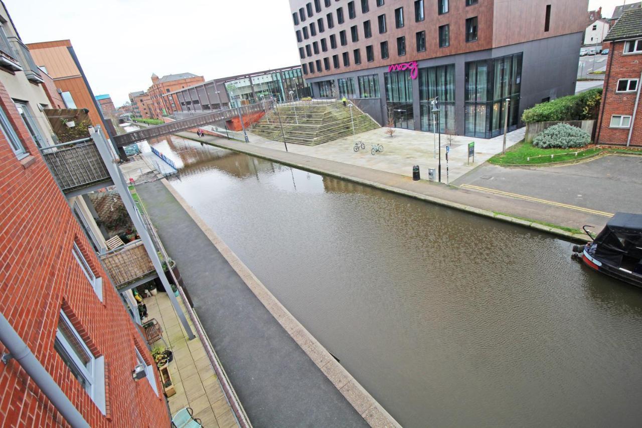 Canal Side Apartment In Честер Экстерьер фото