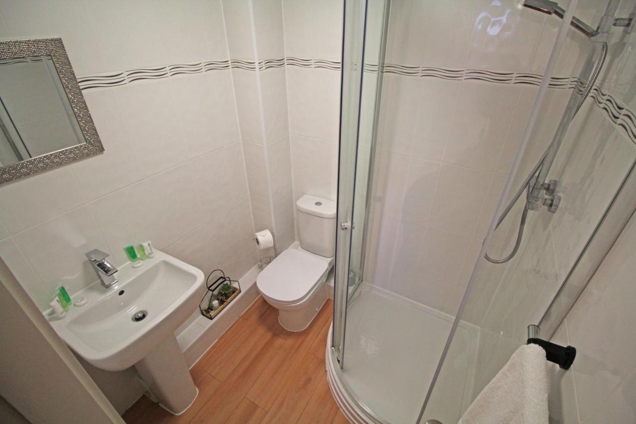 Canal Side Apartment In Честер Экстерьер фото